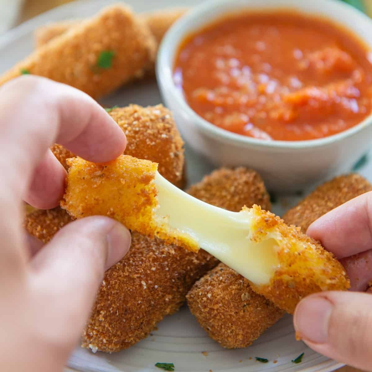 fried-mozzarella-cheese-sticks-recipe