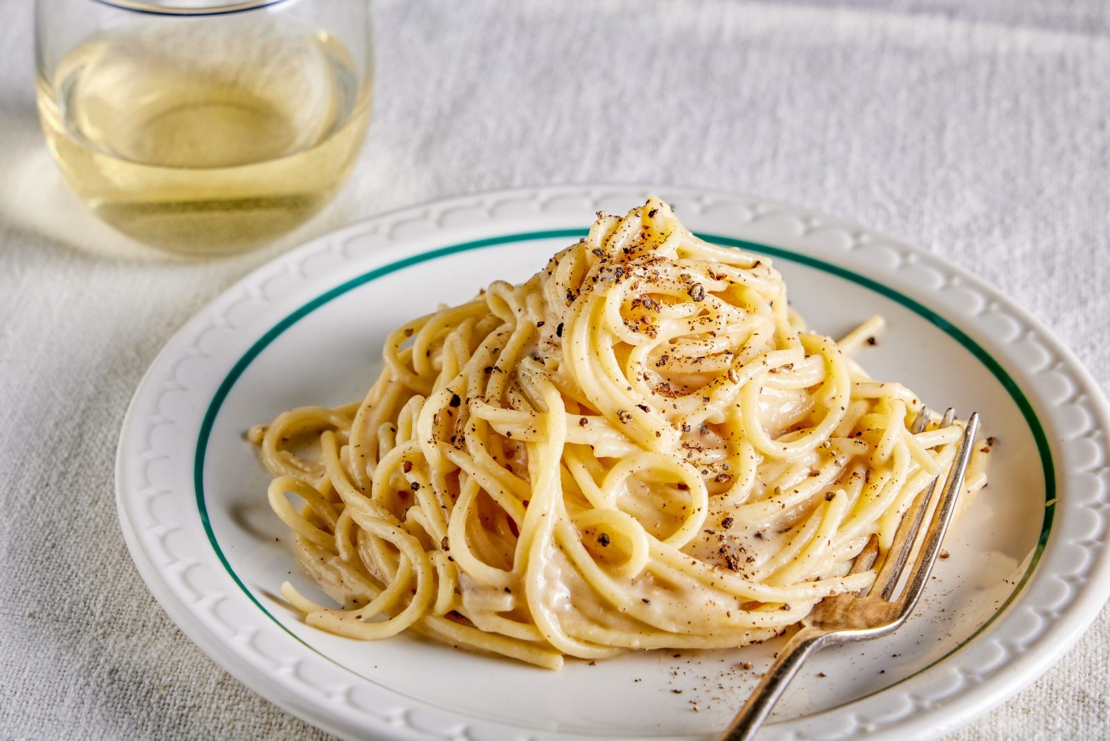 spaghetti-cacio-e-pepe-recipe